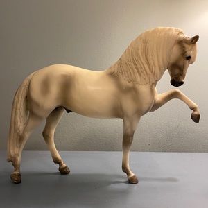 Breyer 1217 White horse